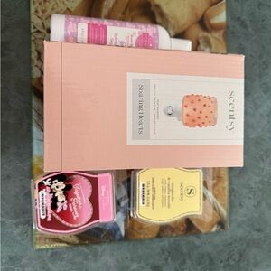 Scentsy Soaring Hearts Bath Set - Pink and Yellow